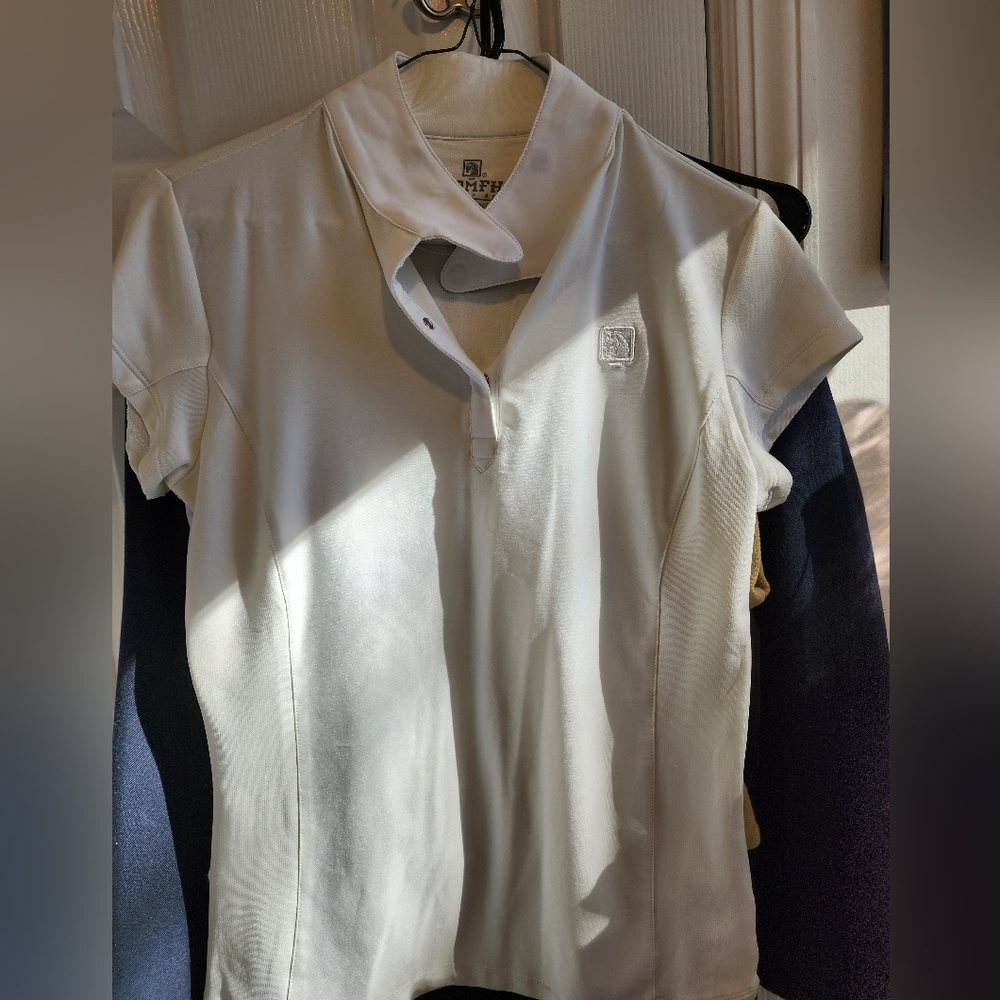Equestrian ‐ Girls shirt Size XL.